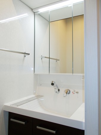 二階に水周りを新設、階段も架け替え二世帯住宅に 二階に水周りを新設、階段も架け替え二世帯住宅に